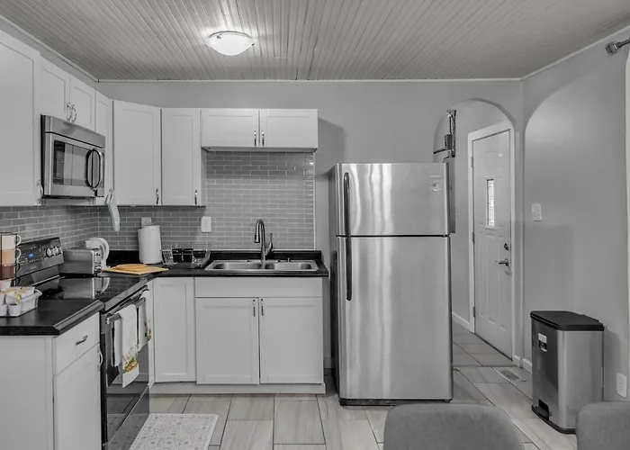 Apartment Modern 3br Quiet Area Family Friendly