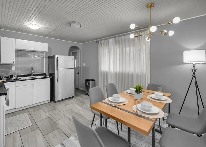 Apartment Modern 3br Quiet Area Family Friendly