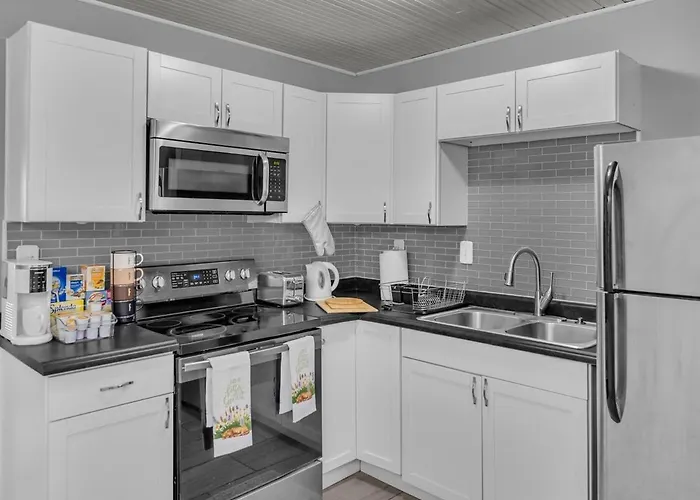 Modern 3br Quiet Area Family Friendly