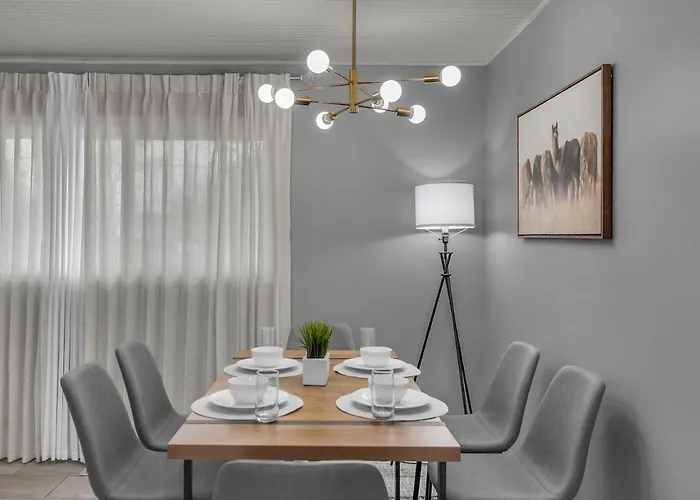 Modern 3br Quiet Area Family Friendly *
