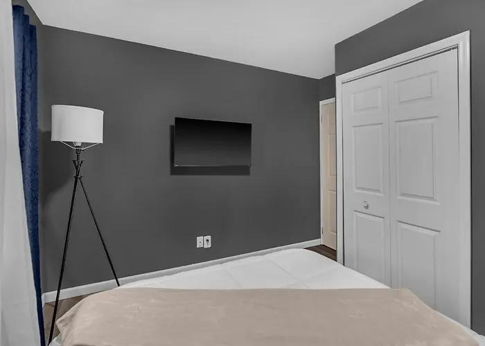 Apartment Modern 3br Quiet Area Family Friendly