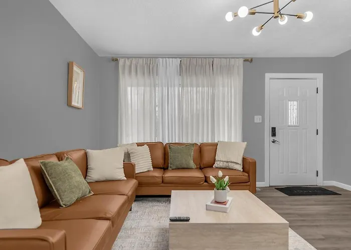 Apartment Modern 3br Quiet Area Family Friendly *
