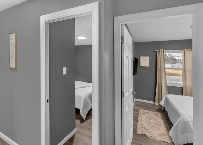 Modern 3br Quiet Area Family Friendly *
