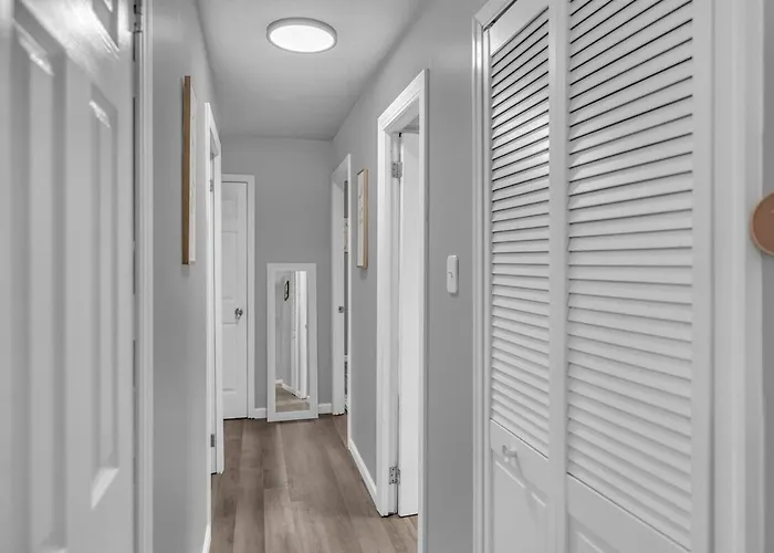 Apartment Modern 3br Quiet Area Family Friendly
