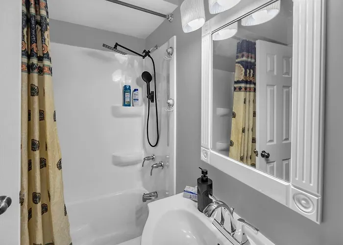 Modern 3br Quiet Area Family Friendly Apartment *